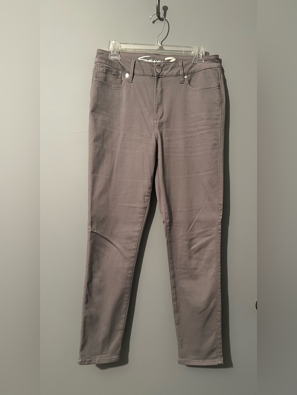 Seven7 High Rise Skinny Jeans in Grey. Women’s size 12.